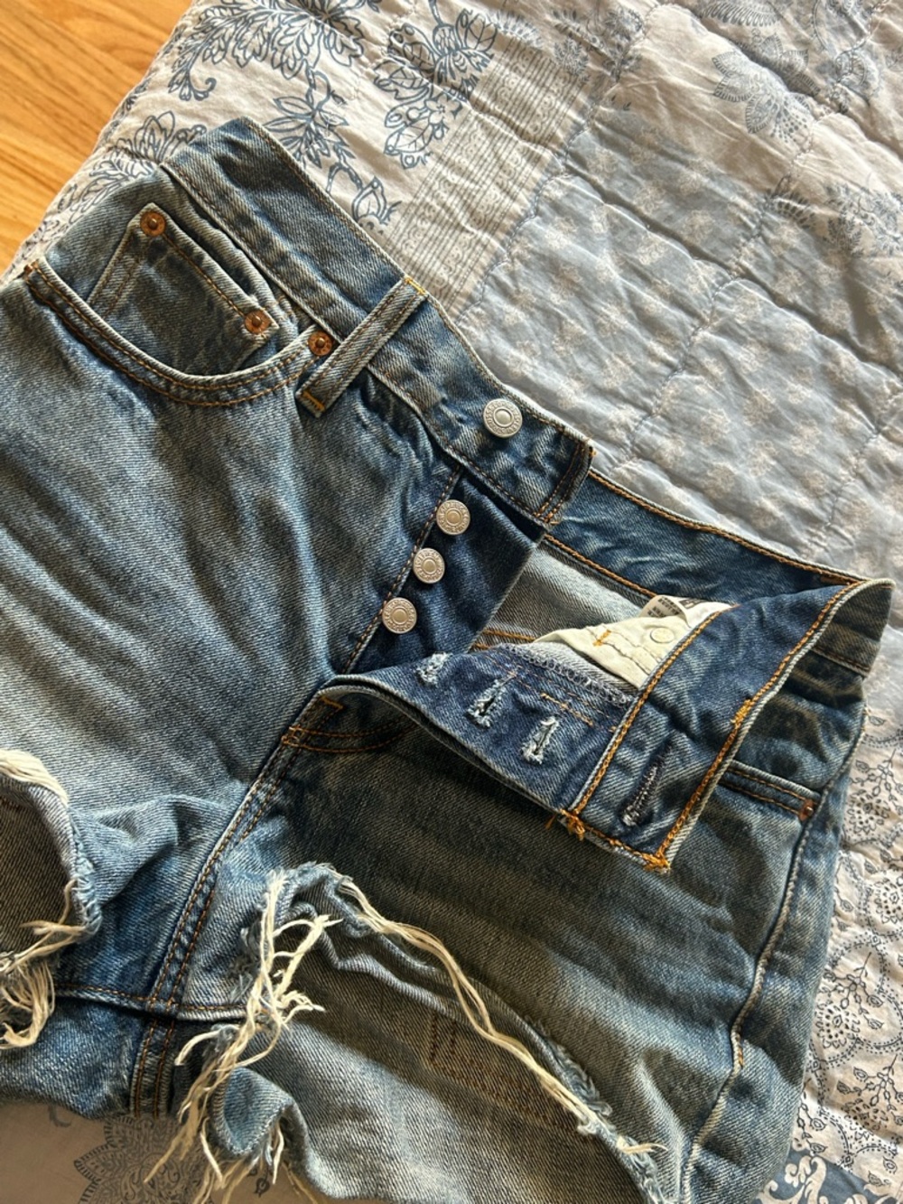 VINTAGE LEVI MINI SHORTS
